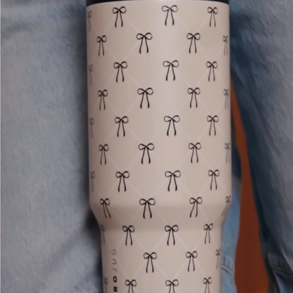 BNIB Hydrojug Stella 32oz sport - White Tumbler with Black Bow Pattern